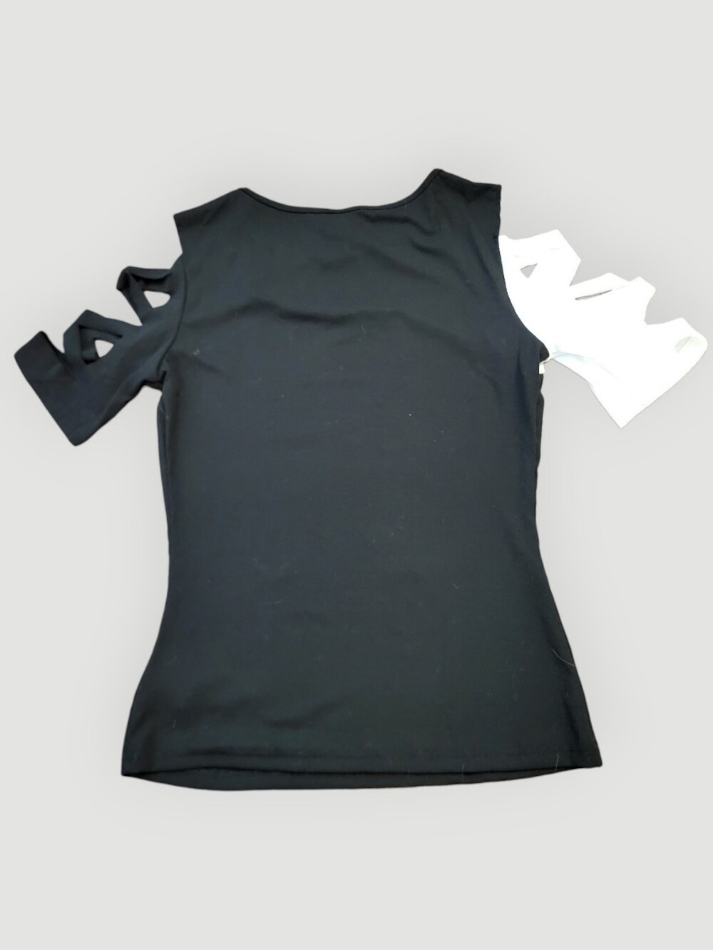 NWT Floerns Women's Black & White Cold-Shoulder Lattice Tee - Size M - Picture 4 of 6